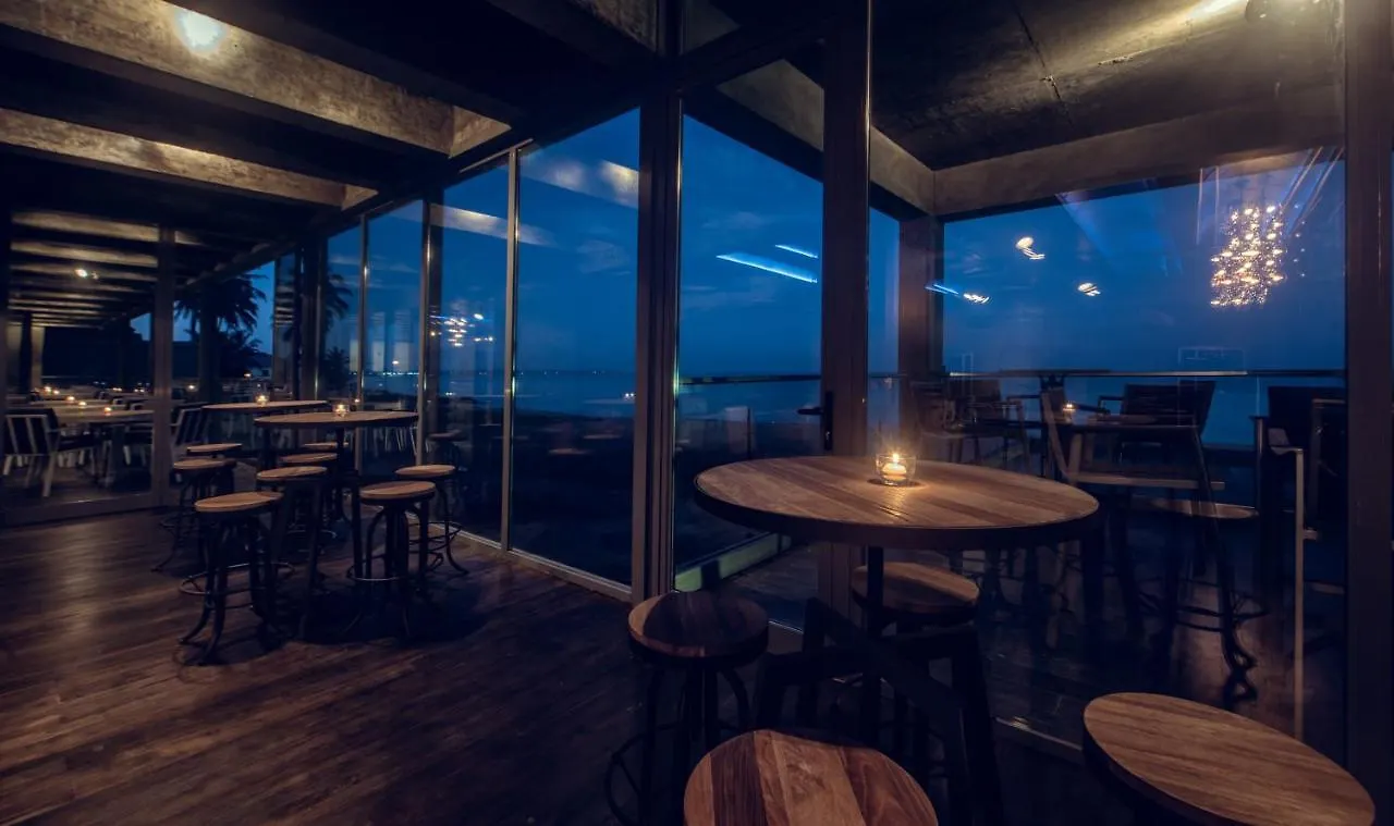 Pledge Scape Hotel Negombo