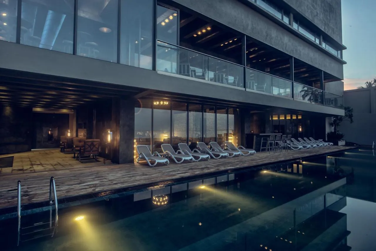 Pledge Scape Hotel Negombo 5*,