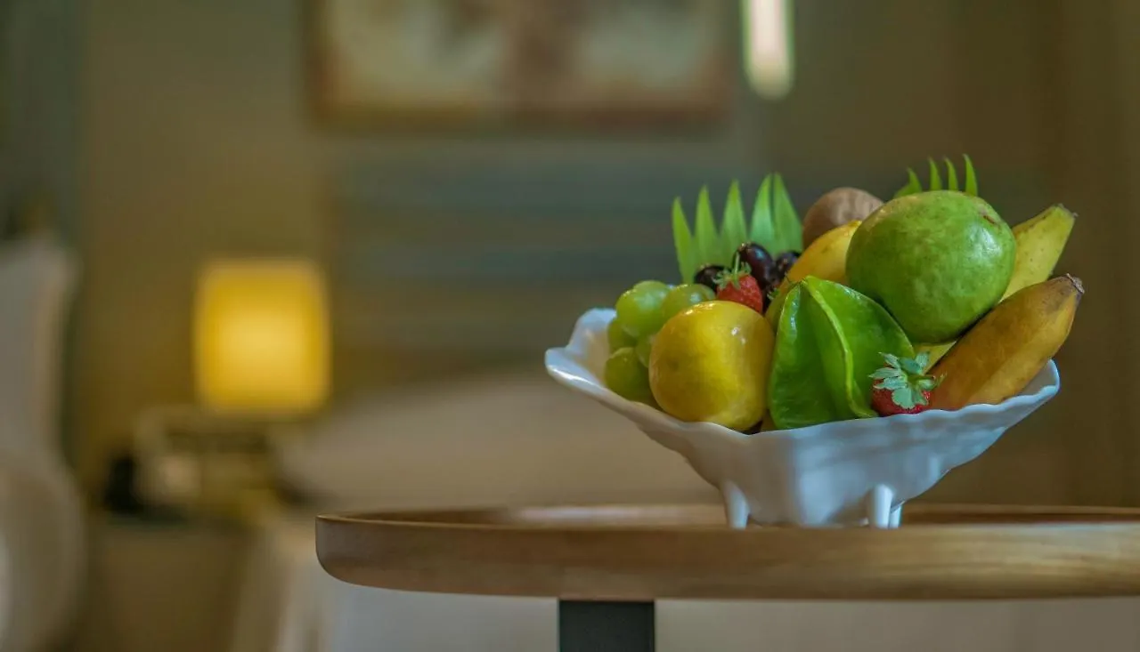 Pledge Scape Hotel Negombo