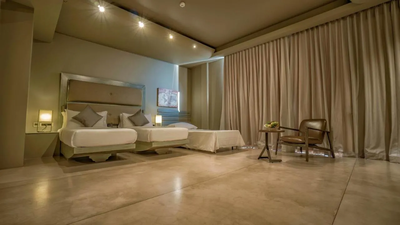 Pledge Scape Hotel Negombo 5*,